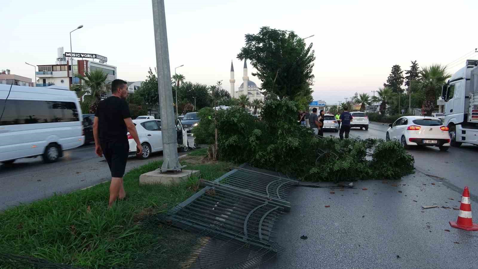 Ortalığın savaş alanına döndüğü kazada kimsenin burnu bile kanamadı 