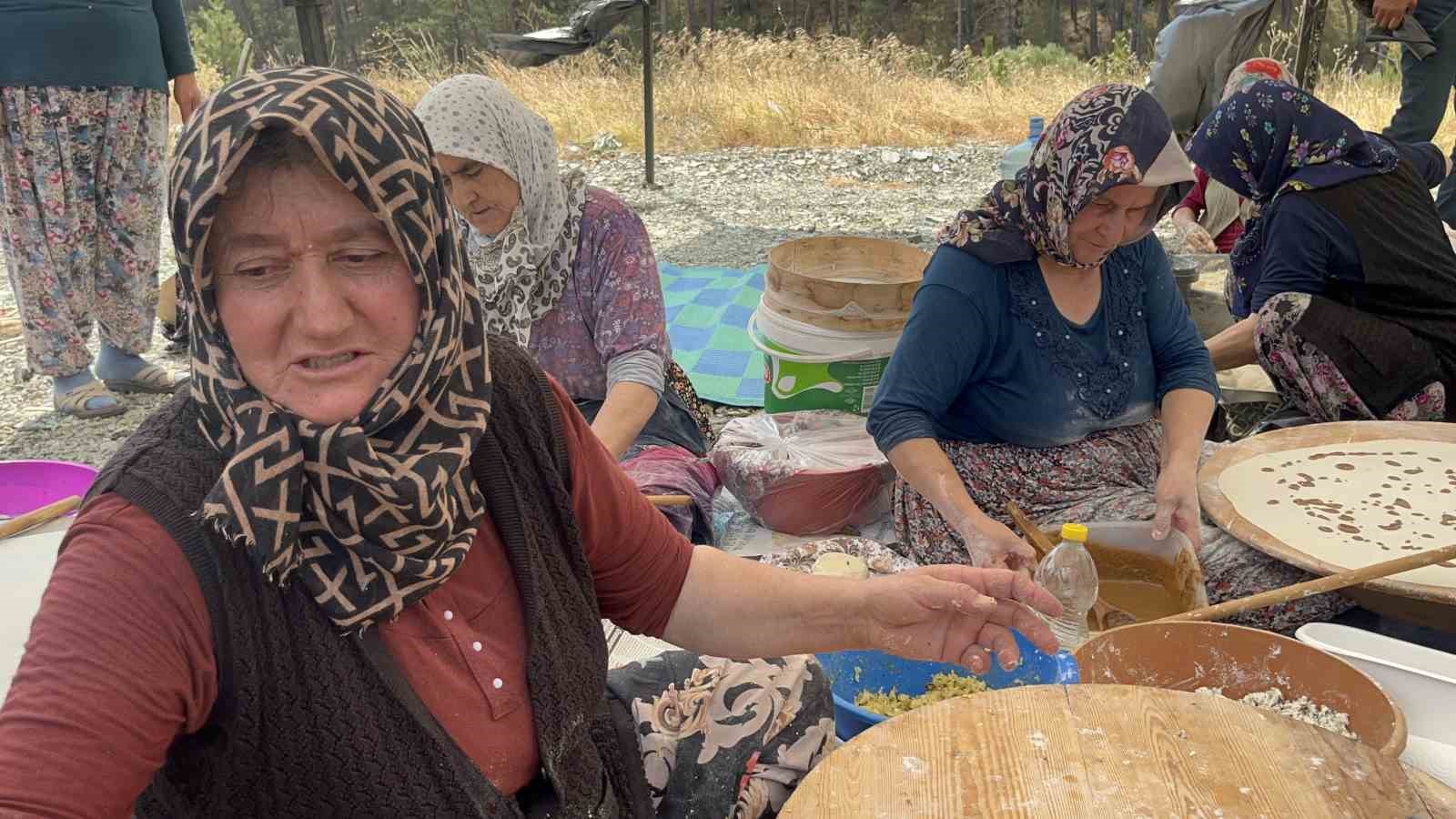 Kütahyalı kadınlar hayır kazanmak için birleşti 