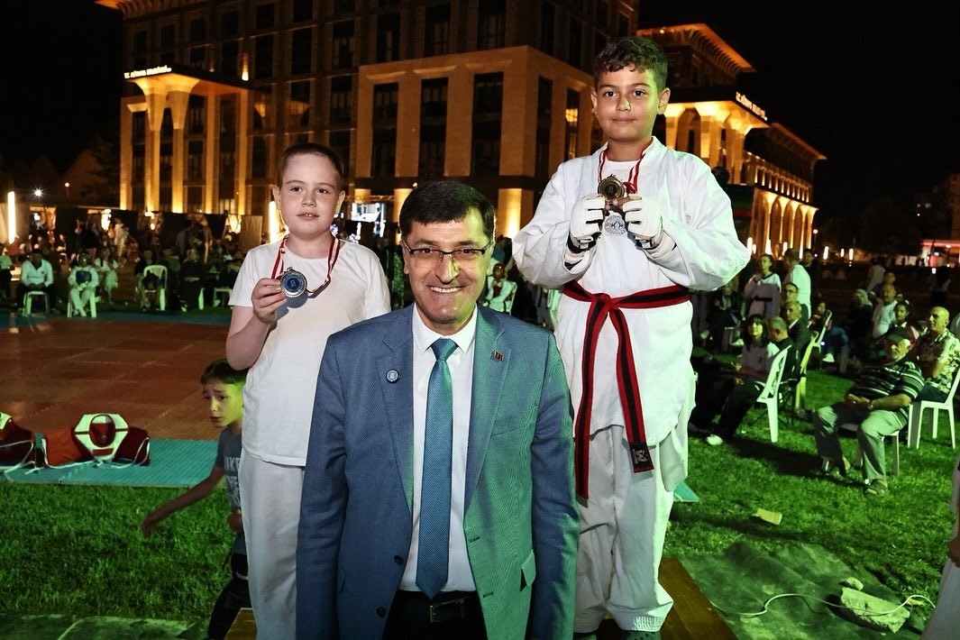 Kütahya’da Minikler Taekwondo Turnuvası renkli görüntülere sahne oldu 