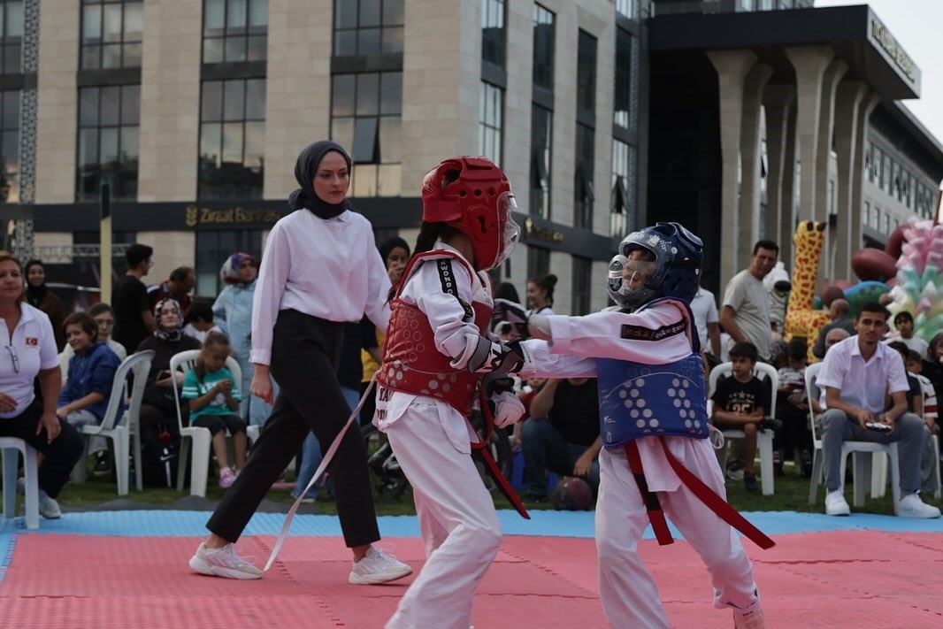 Kütahya’da Minikler Taekwondo Turnuvası renkli görüntülere sahne oldu 