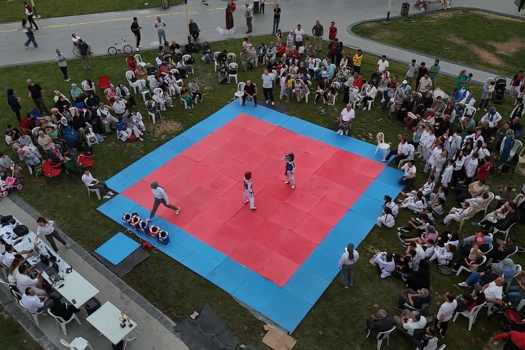 Kütahya’da Minikler Taekwondo Turnuvası renkli görüntülere sahne oldu 