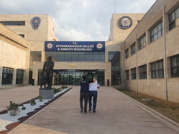 FETÖ’den aranan şahsı polis yakaladı 