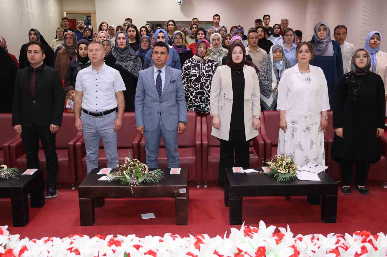 Aile eğitimi kursiyerlerine belge töreni 