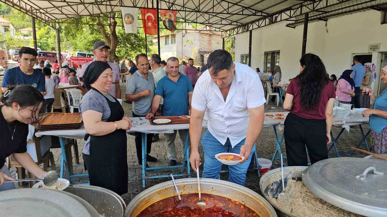 Mahalle sakinleri Geleneksel Köy Buluşması’nda bir araya geldi 