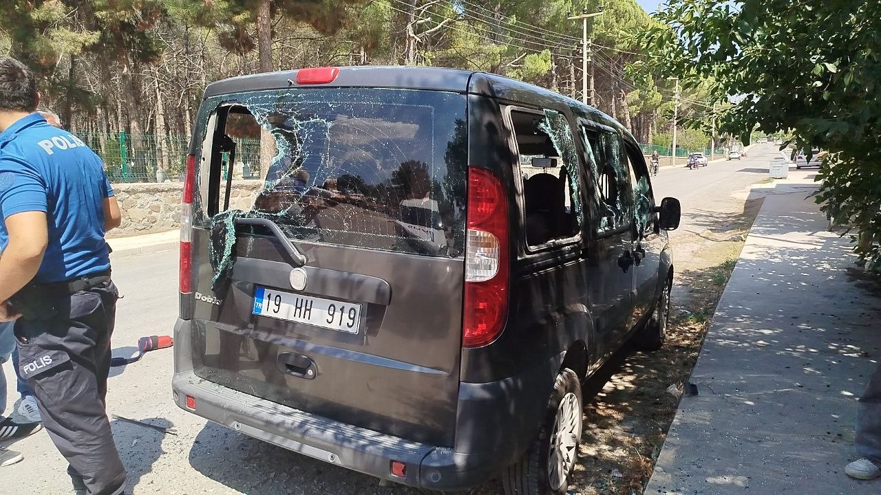 Park halindeki araca sopalı saldırı 