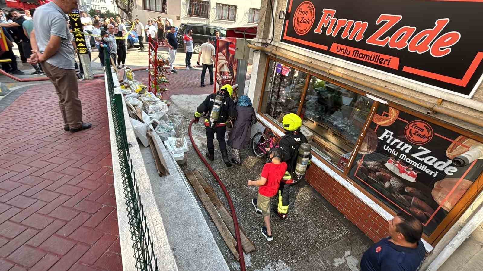 Bolu’da 5 katlı apartmanda yangın çıktı: 1’i çocuk 2 kişi dumanlar arasından kurtarıldı 