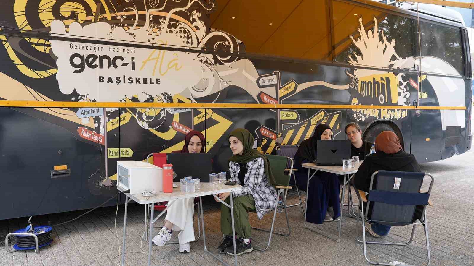 GençBüs’te YKS tercih maratonu 