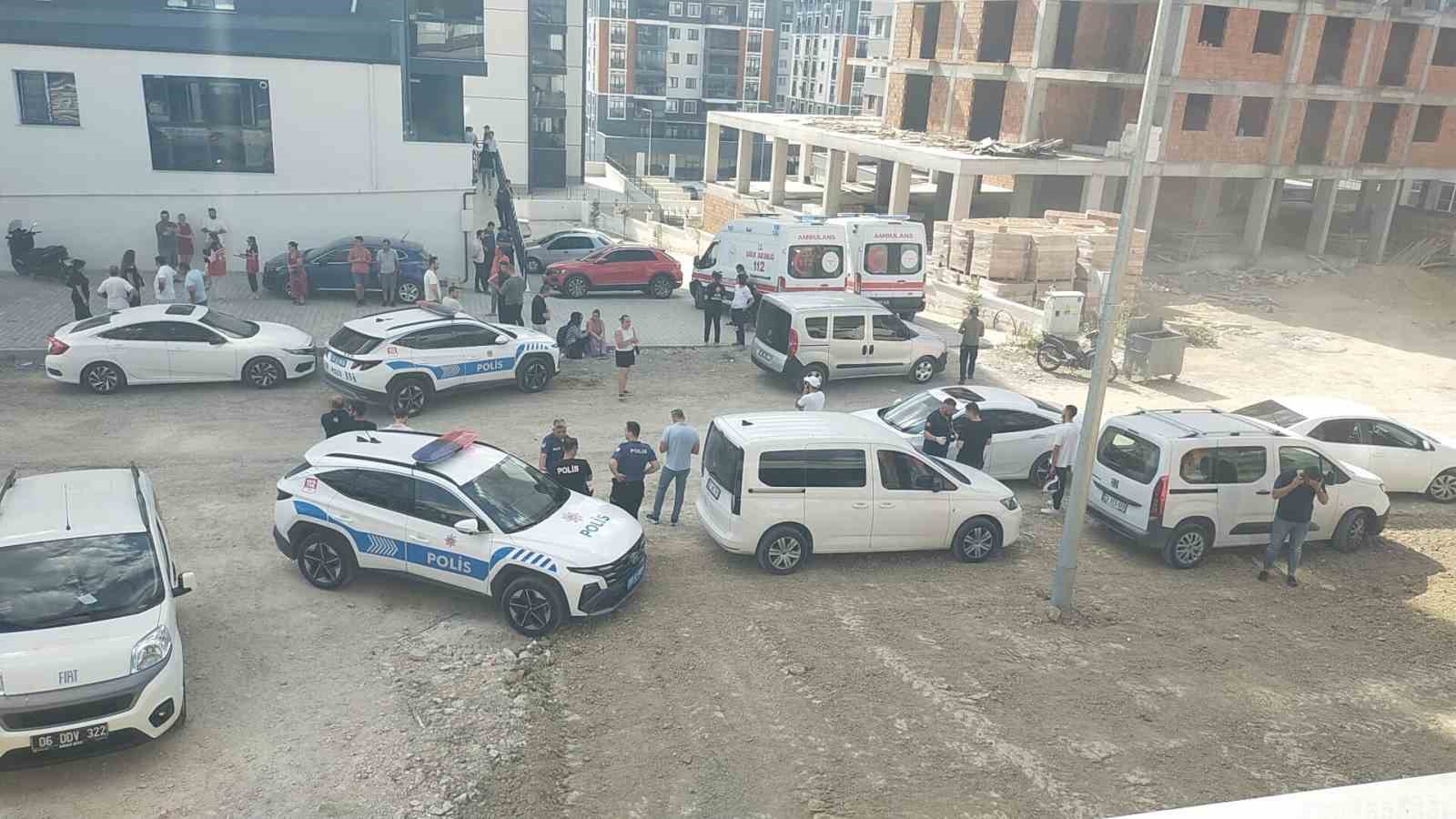 Edirne’de dehşet: Eşini ve oğlunu öldürüp bileklerini kesti