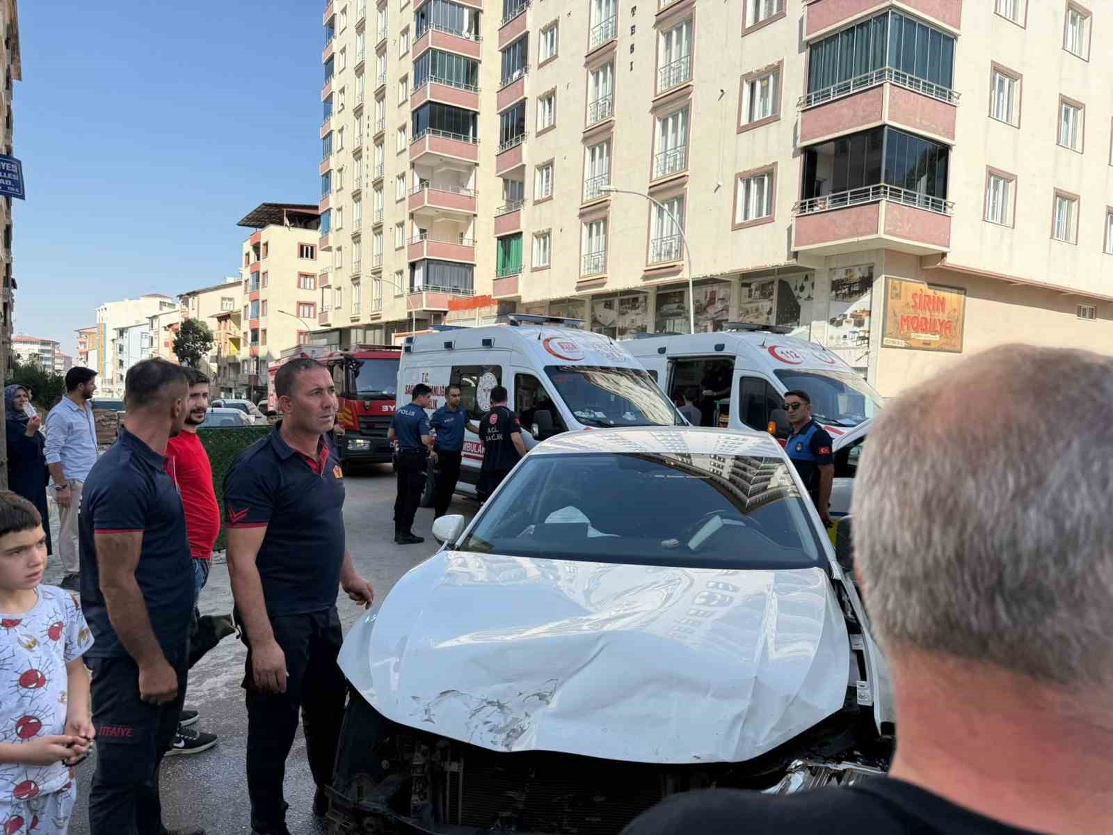 Muş’ta trafik kazası: 1’i çocuk 3 yaralı 