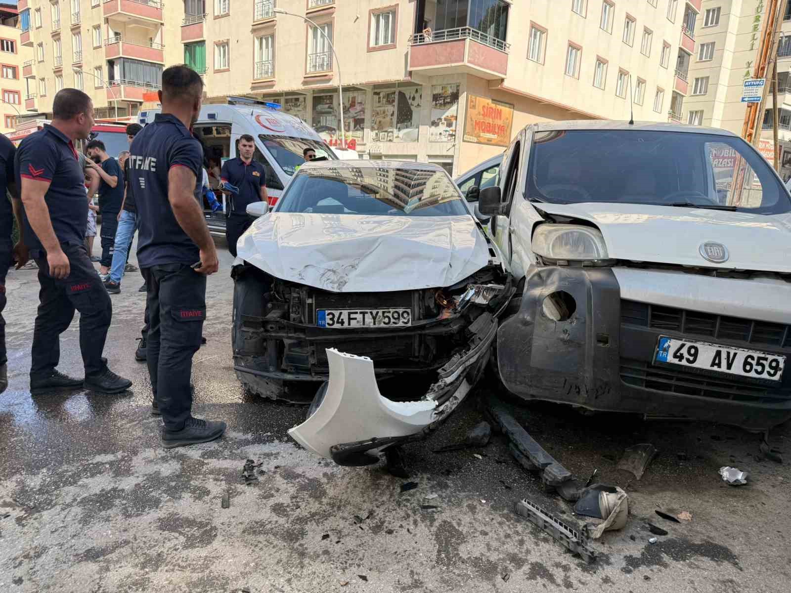 Muş’ta trafik kazası: 1’i çocuk 3 yaralı 