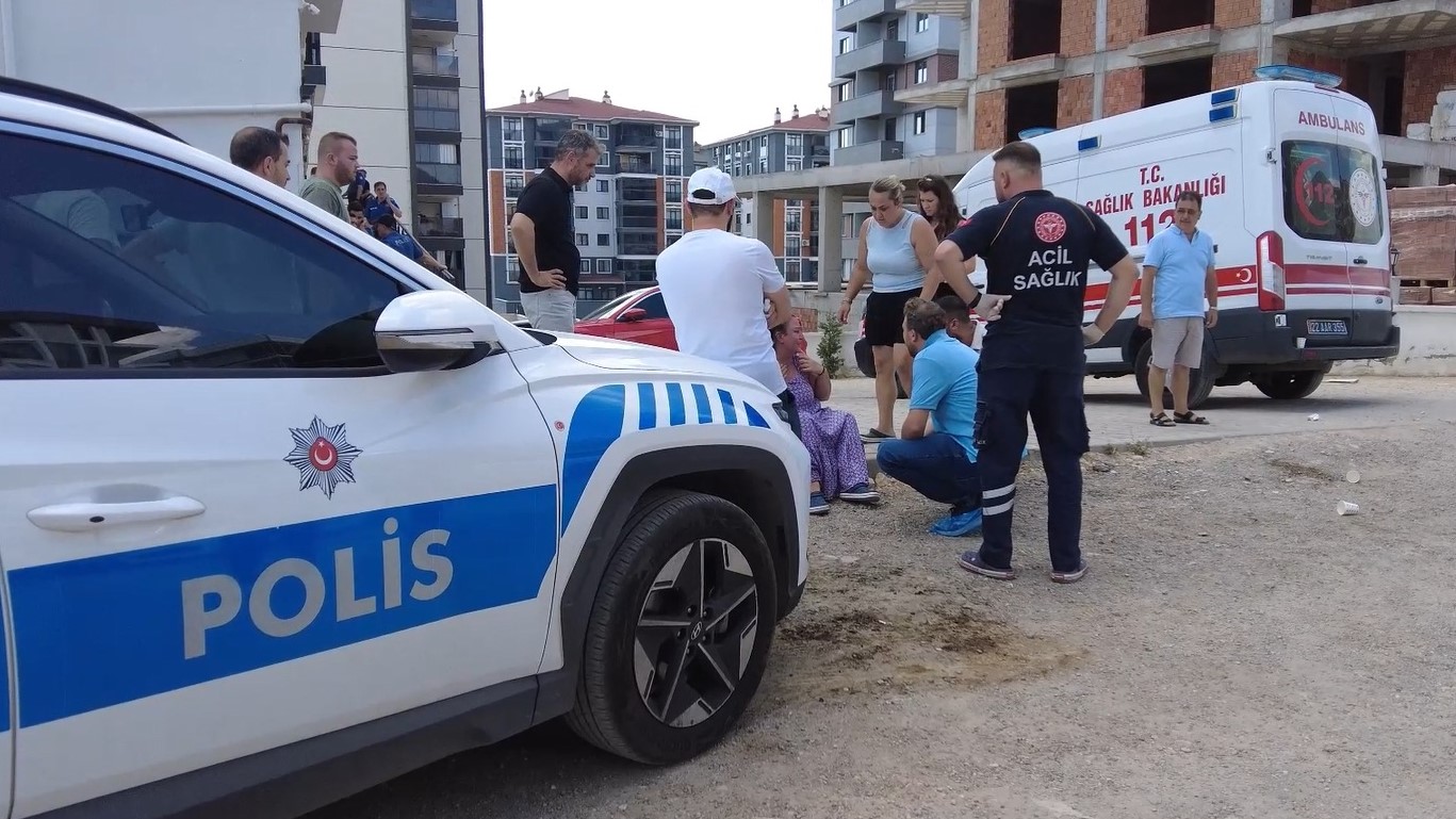 Eşini ve oğlunu öldüren şahıs bıçakla intihara kalkıştı 
