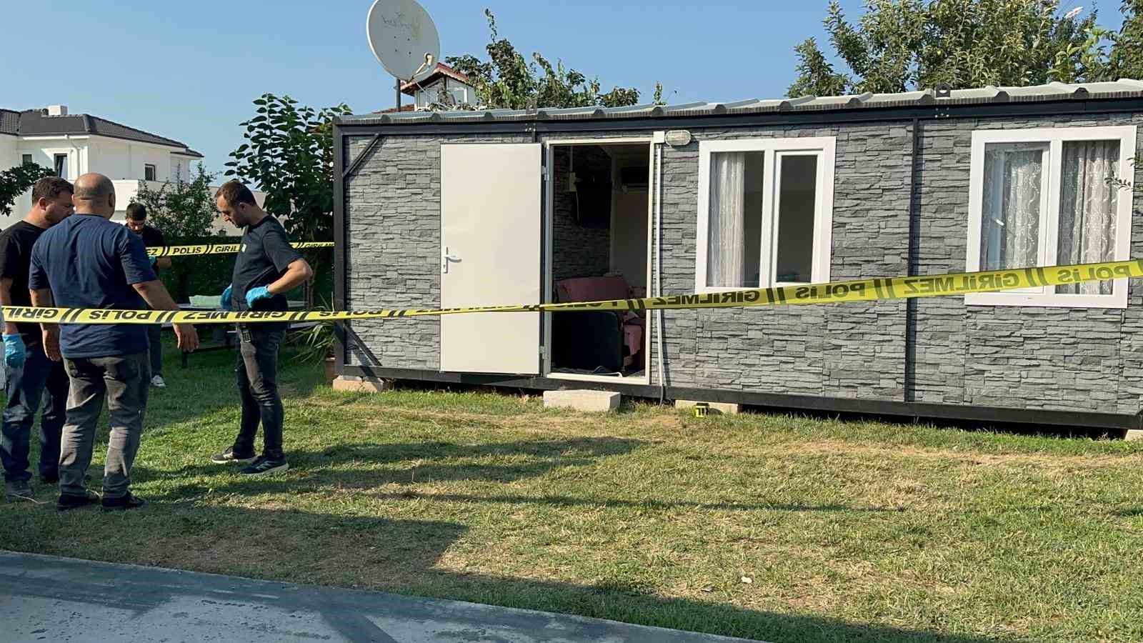 Prefabrik evde başından silahla vurulmuş halde bulunan yaşlı adam hayatını kaybetti 
