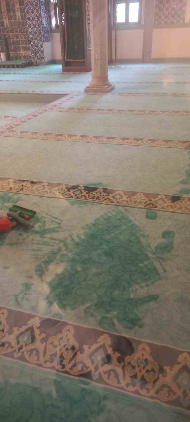 Kütahya’da şaka sınırını aşan gençler camiye zarar verdi 