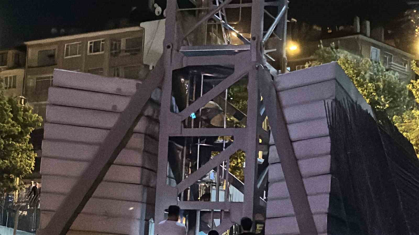 Kule vinçte intihara kalkışan şahsı, eşi ve yeğeni ikna etti 