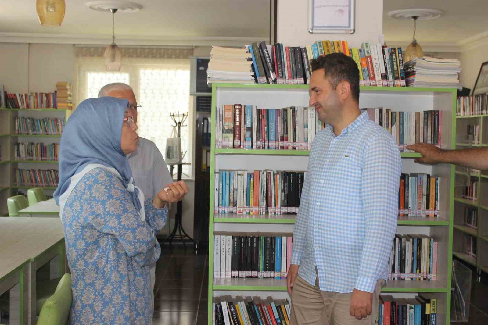 Türkeli’de bir vatandaş okuma sevgisiyle takdir topladı 
