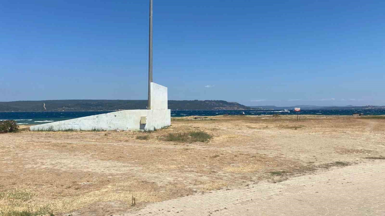 Çanakkale’de sahilde patlamamış top mermisi bulundu 