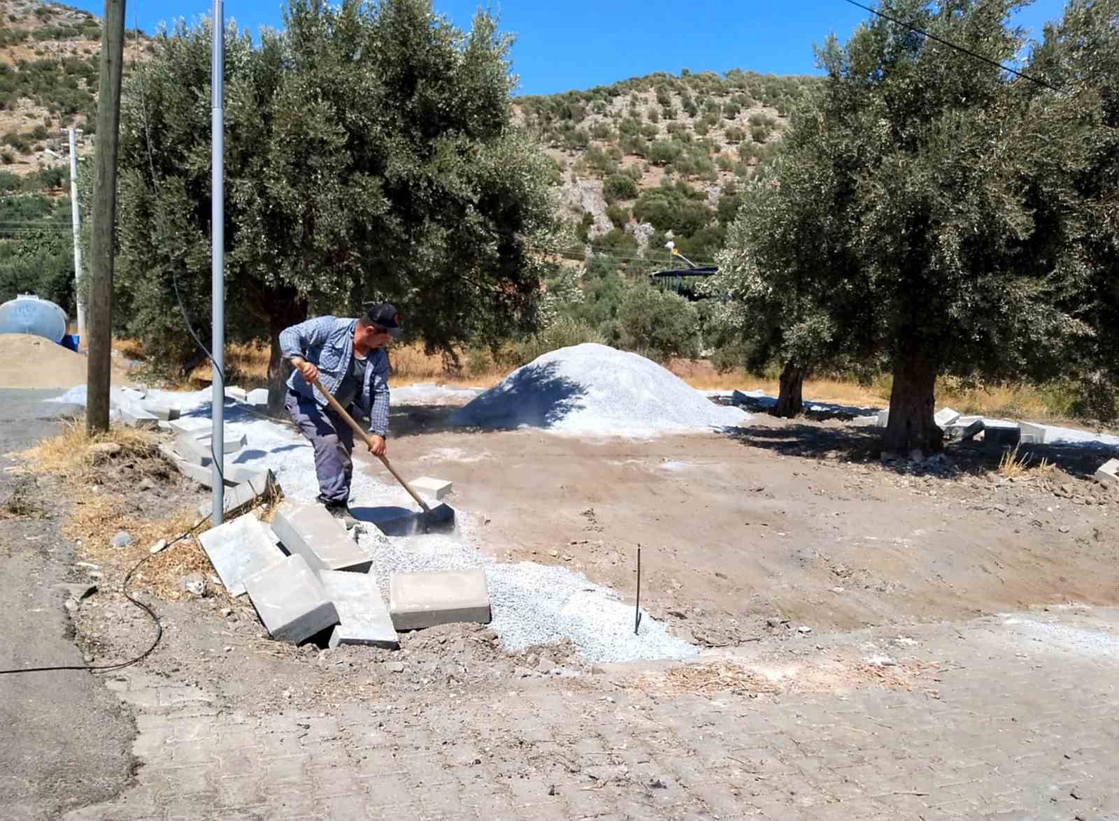Söke Belediyesi’nden Atburgazı Mahallesi’ne park düzenleme çalışması 
