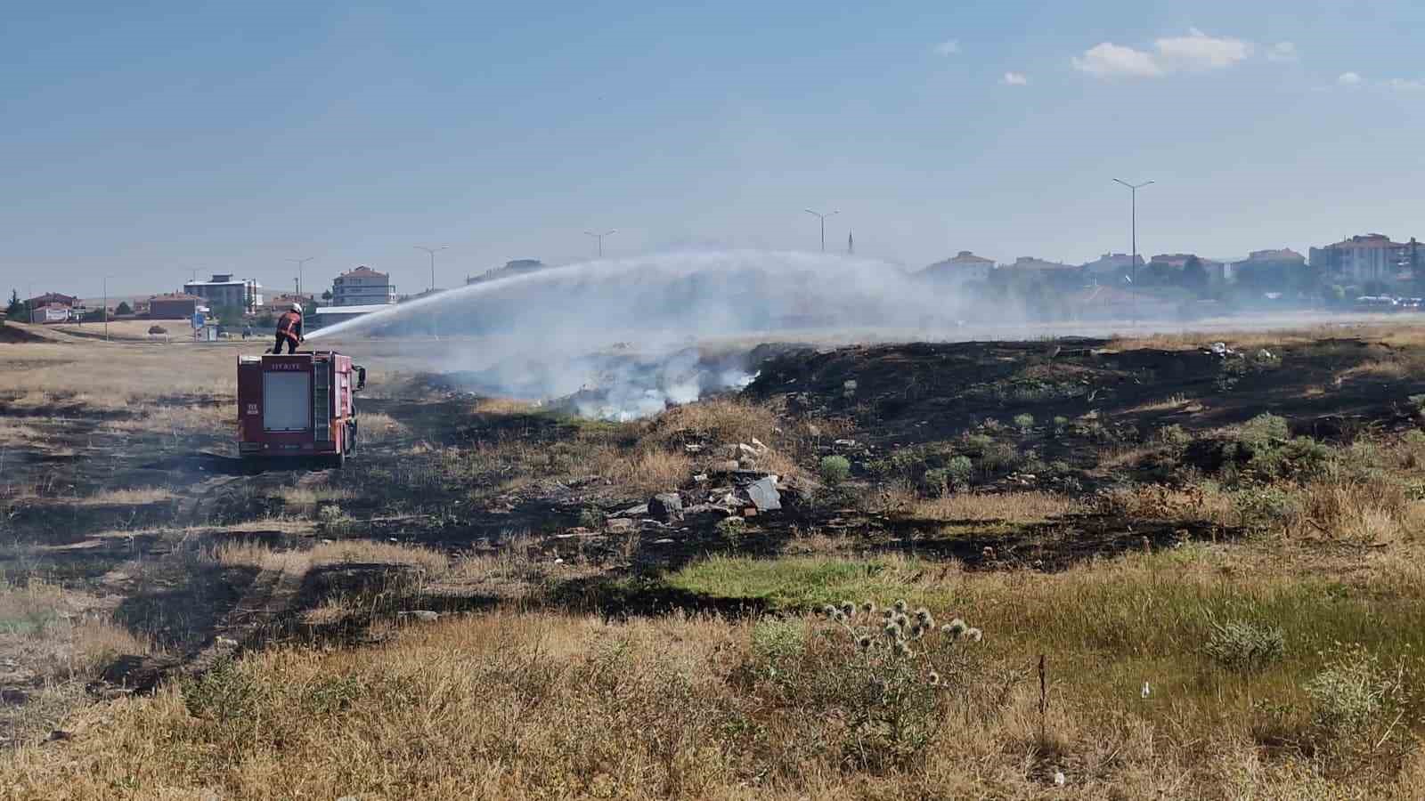 Çorum’da hastane yakınında çıkan yangın örtü yangını korkuttu 
