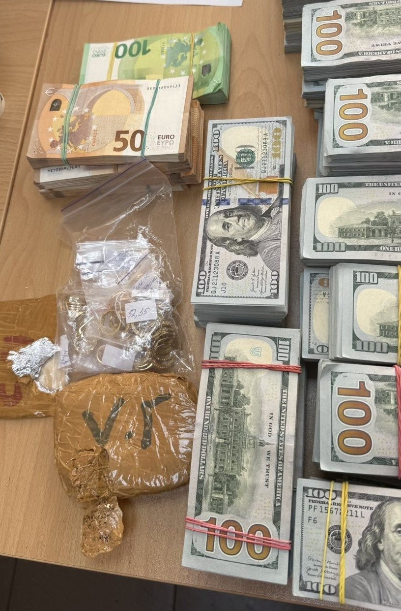 Çanta dolusu euro, dolar ve altın sınırda yakalandı 
