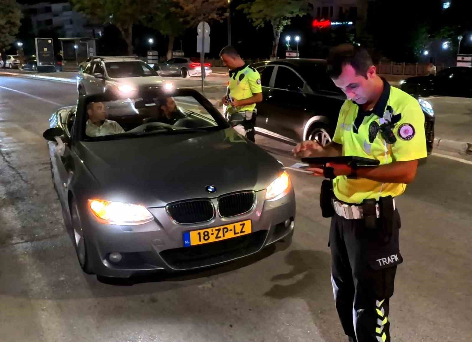 Direksiyon başında alkollü yakalandı, 