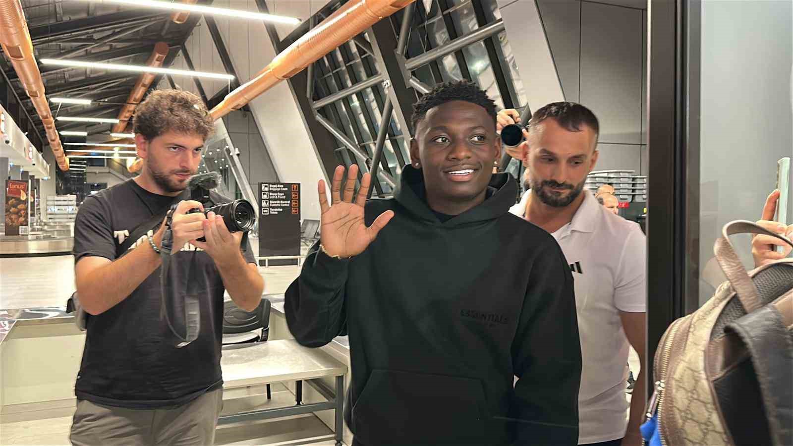 Trabzonspor’un yeni transferi Kazeem Olaigbe Trabzon geldi 