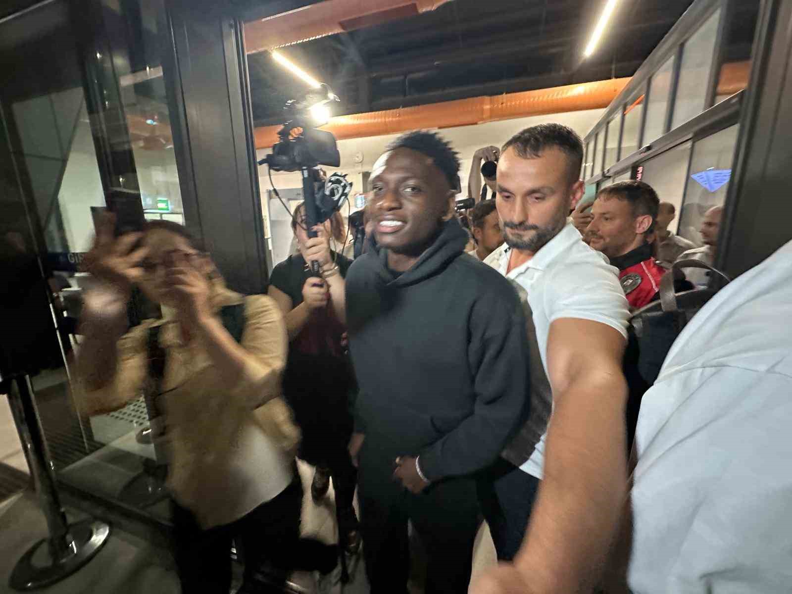 Trabzonspor’un yeni transferi Kazeem Olaigbe Trabzon geldi 