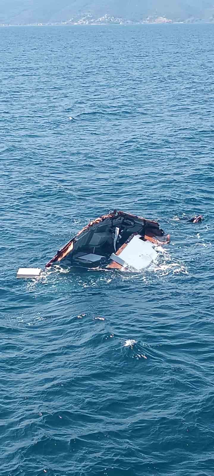 Marmara Adası açıklarında parçalanmış tekne bulundu: 1 kişi kayıp 