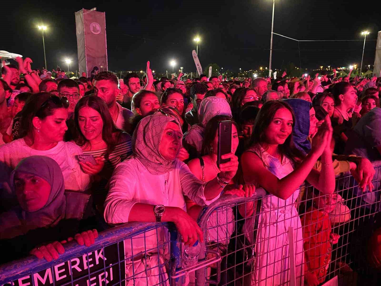 Zara Kayseri’de vatandaşları coşturdu 
