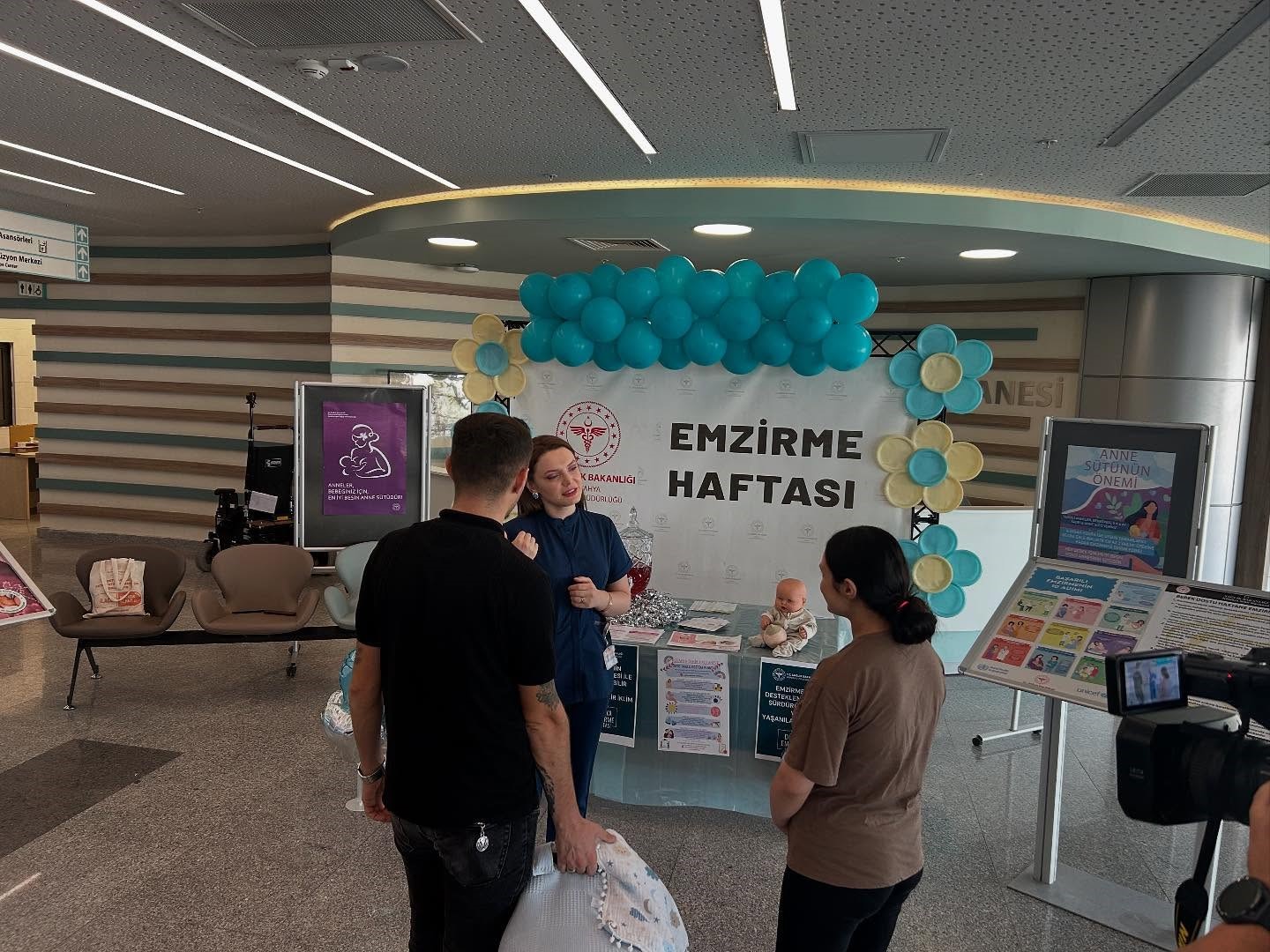 Kütahya Şehir Hastanesi’nde bebek sağlığı için emzirme ve anne sütünün önemi anlatıldı 