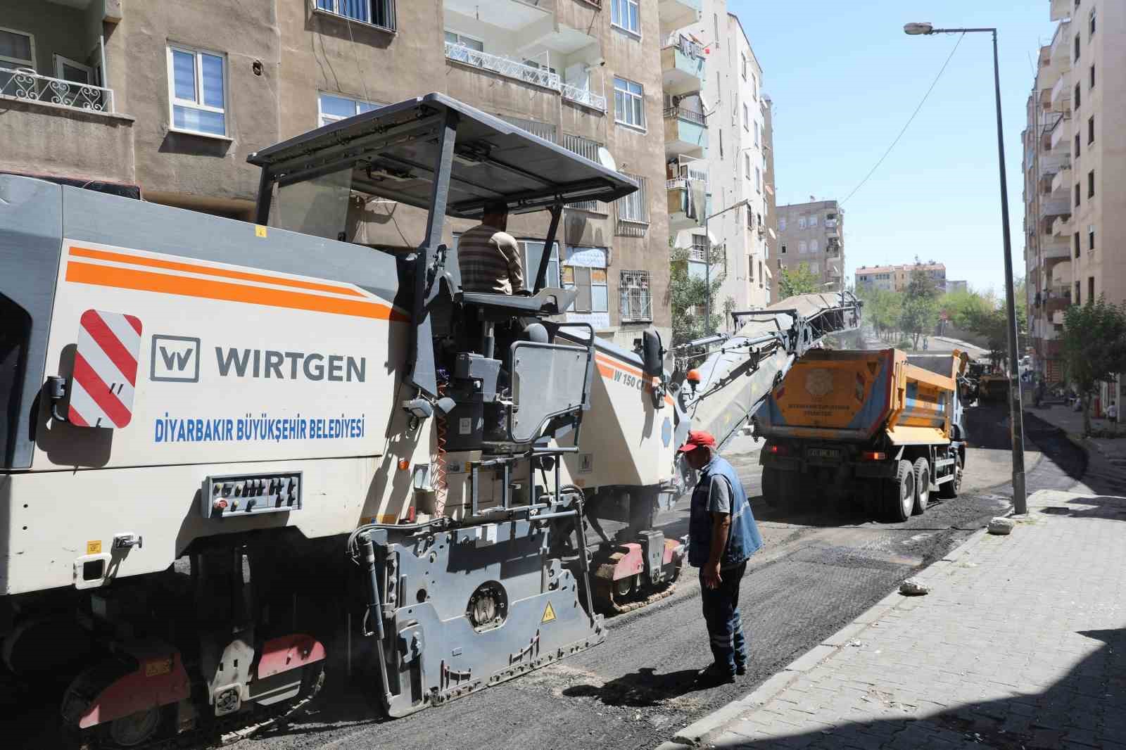Diyarbakır’da kent merkezindeki yollar yenileniyor 
