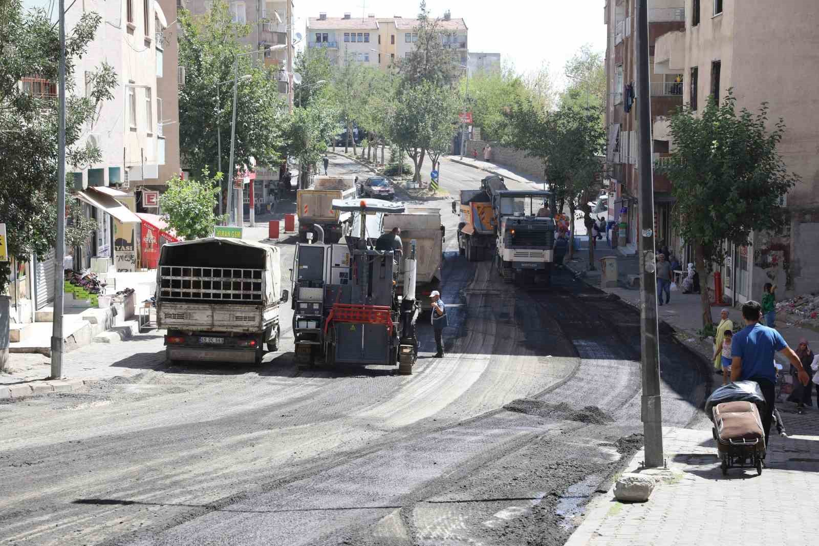 Diyarbakır’da kent merkezindeki yollar yenileniyor 