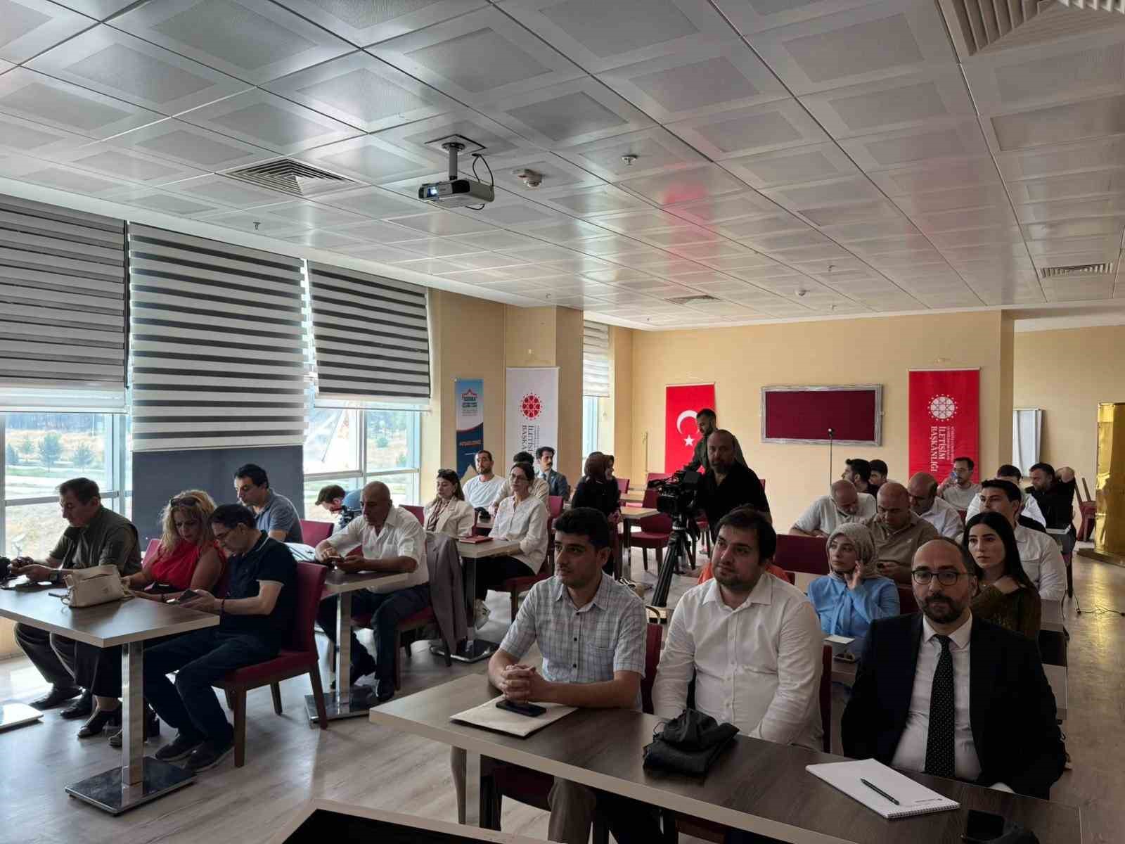 Habercilere yapay zekâ destekli medya eğitimi 