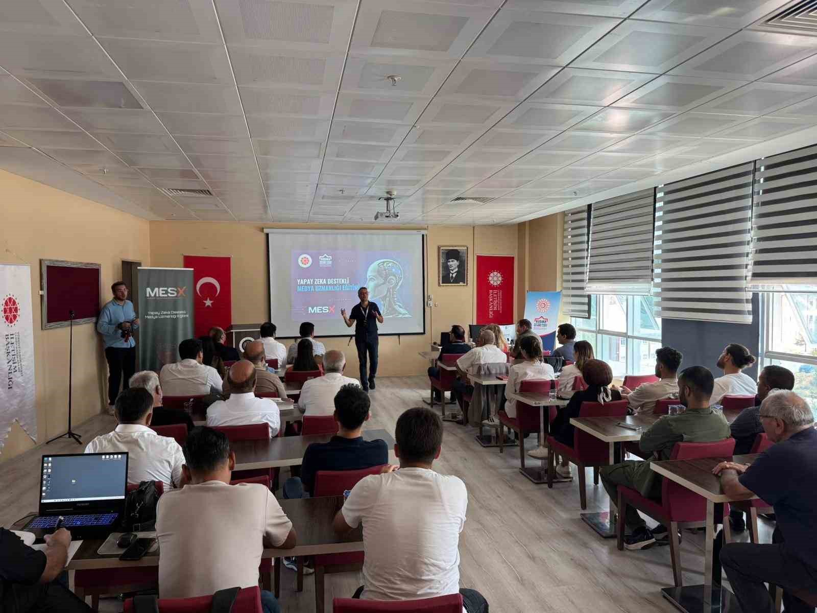 Habercilere yapay zekâ destekli medya eğitimi 