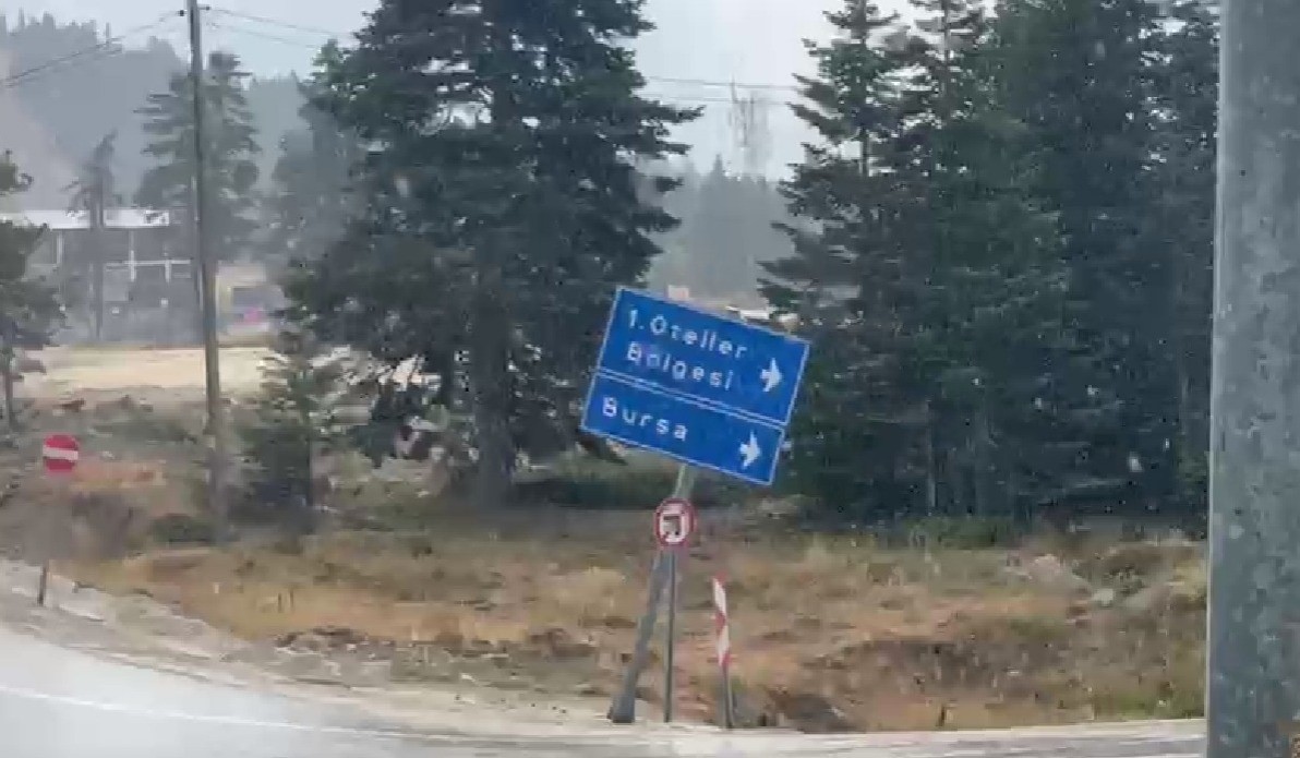 Uludağ 10 dakikalık yaz yağmuruyla serinledi 