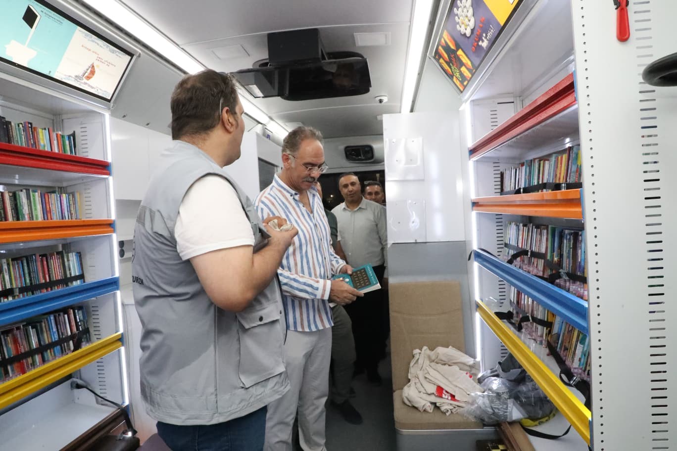 Çocuklar ve gençler gezici kütüphane etkinliğinde buluştu 