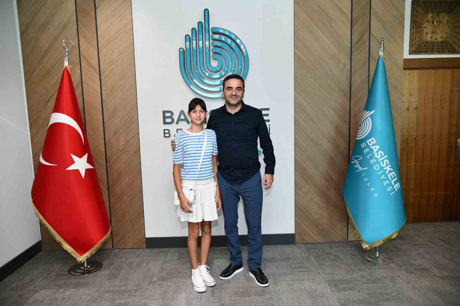 Başkan Özlü başarılı sporcuları ağırladı 