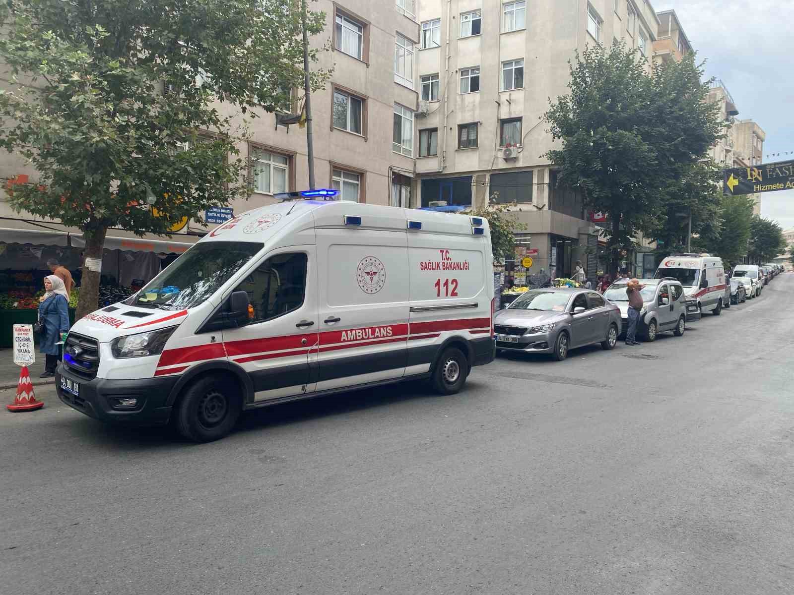 Şişli’deki kozmetik dükkanında çıkan yangında 3 kişi dumandan etkilendi 