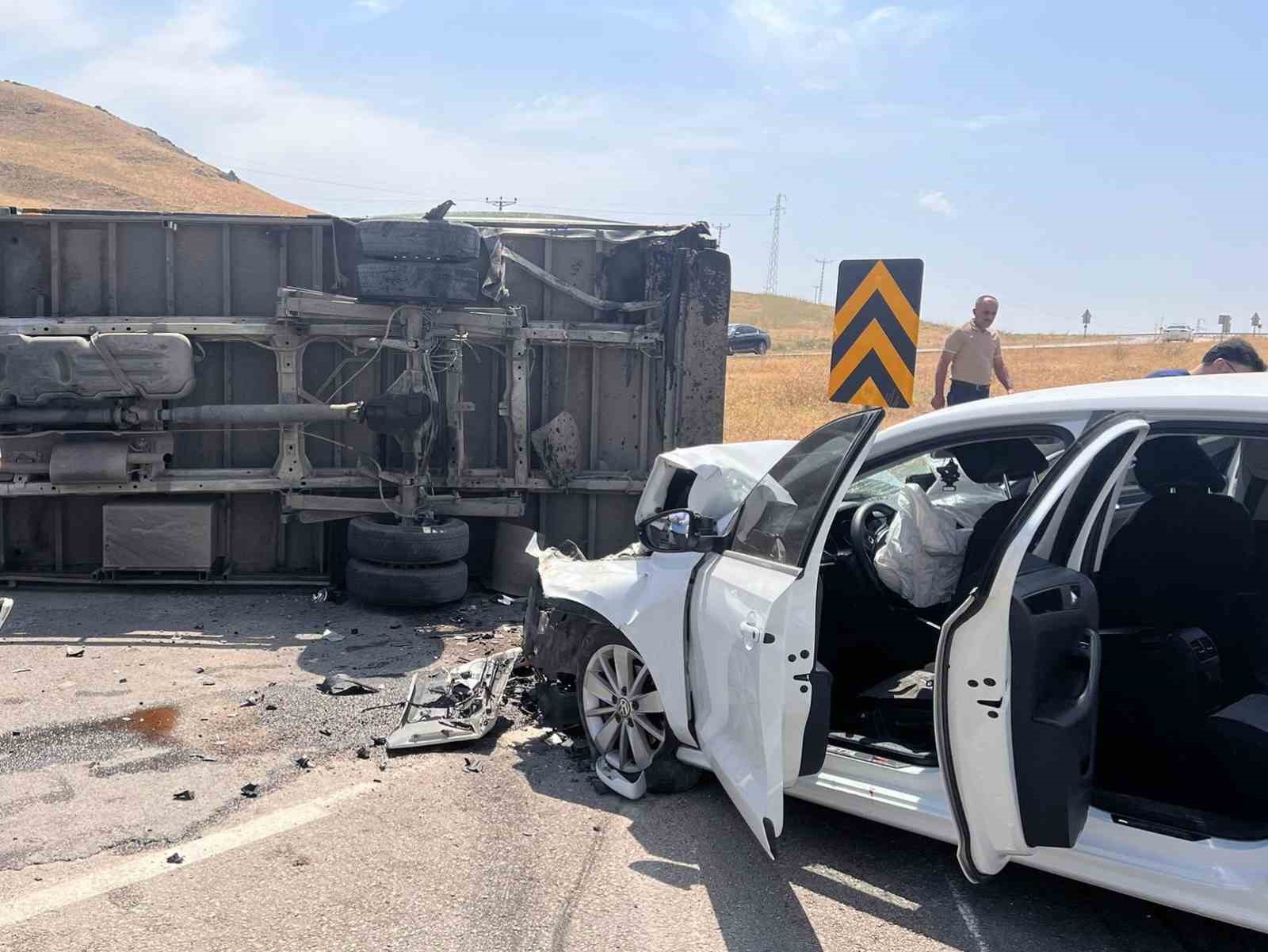 Muş-Varto yolunda feci kaza: 6 kişi yaralandı 