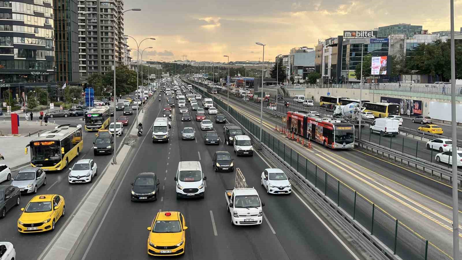 İstanbul’da trafik yoğunluğu yüzde 67’e ulaştı 