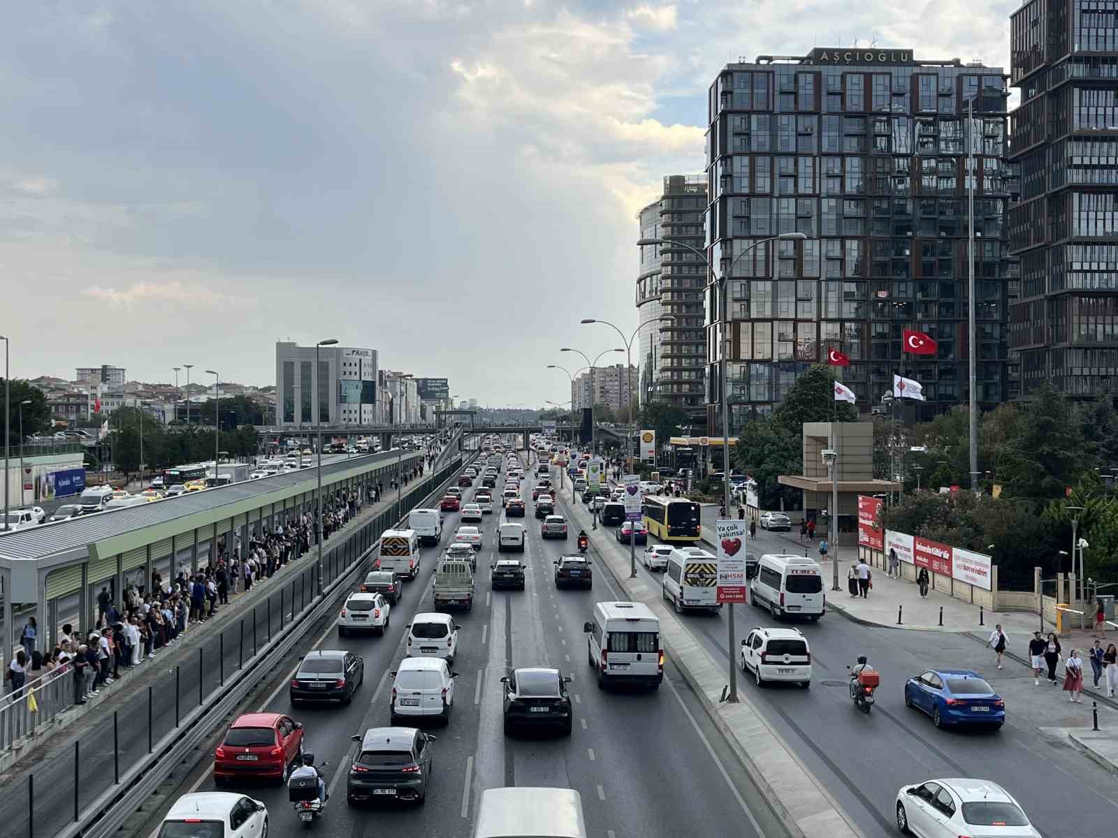 İstanbul’da trafik yoğunluğu yüzde 67’e ulaştı 