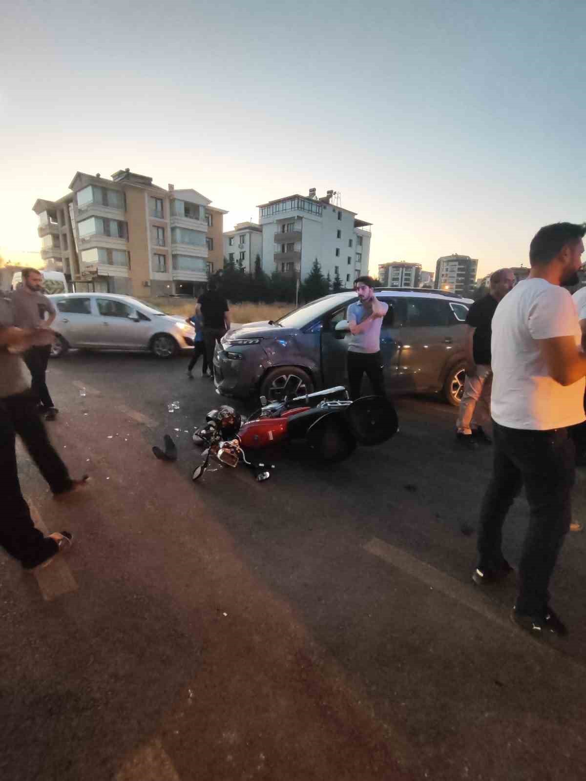 Elazığ’da otomobil ile motosiklet çarpıştı:1 yaralı 