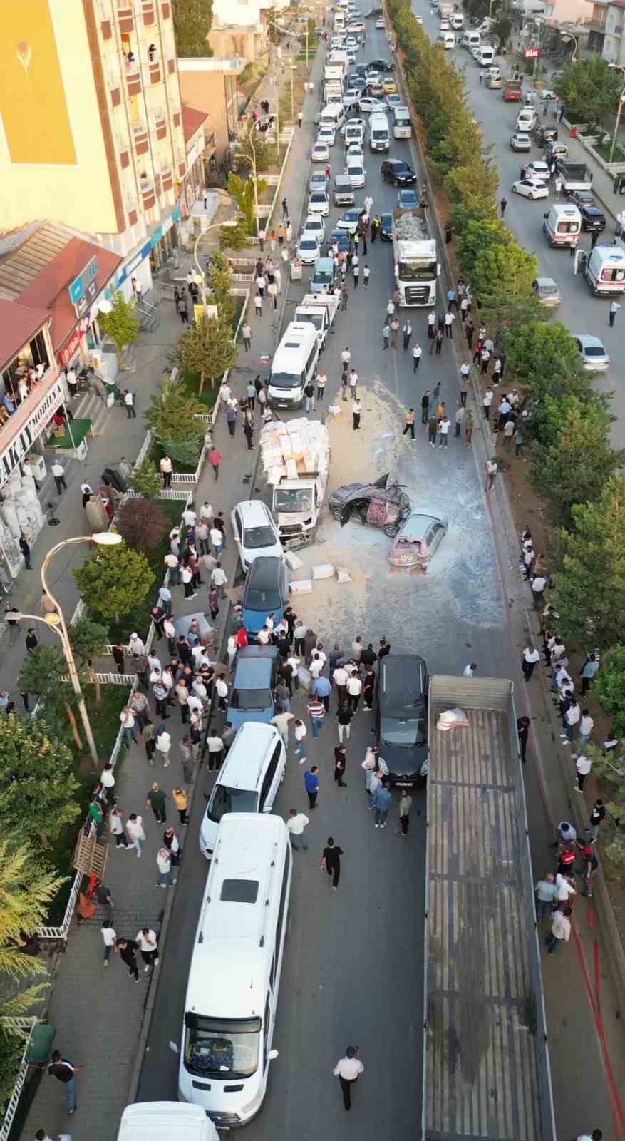 Bitlis’teki 9 araçlı zincirleme kaza havadan görüntülendi: Ortalık savaş alanına döndü 