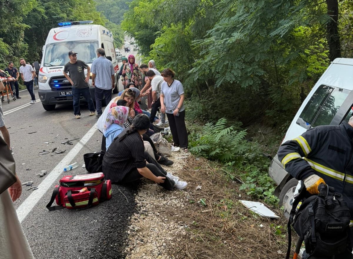Ordu’daki servis minibüsü kazasında yaralı sayısı 16’ya yükseldi 