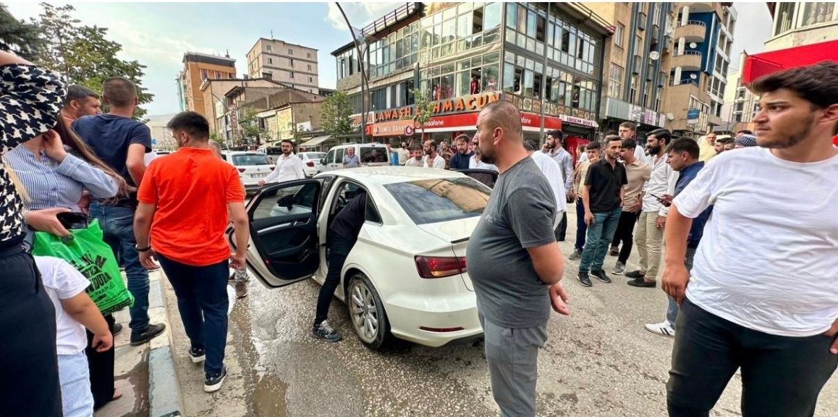 Yoldan geçen doktorun kahramanlığı: 1 yaşındaki bebeğin hayatını kurtardı 