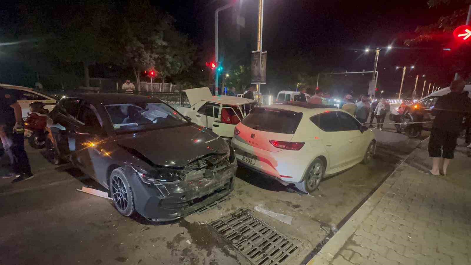 Elazığ’da zincirleme trafik kazası: 4 yaralı 
