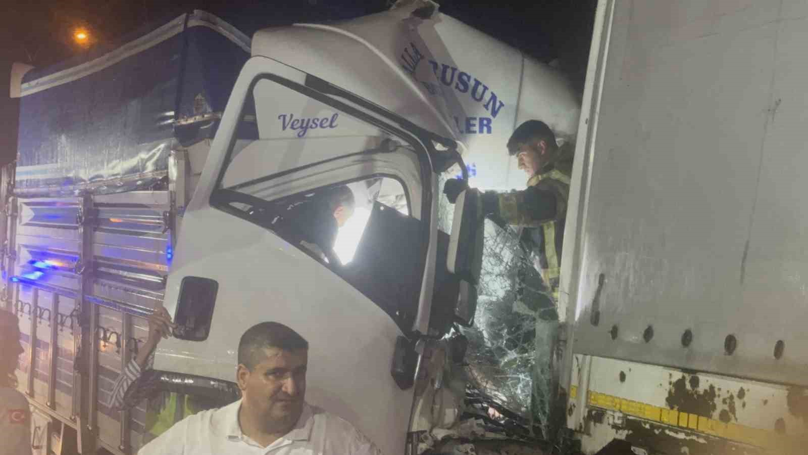 Kocaeli’de 3 araçlı zincirleme kaza: 1 ölü 