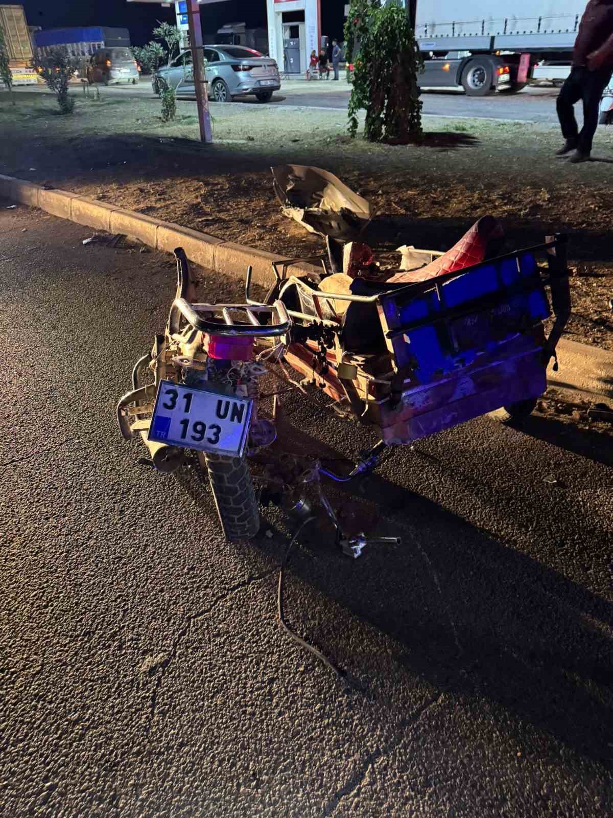 Otomobil, sepetli motosiklete çarpıştı: 6 yaralı 