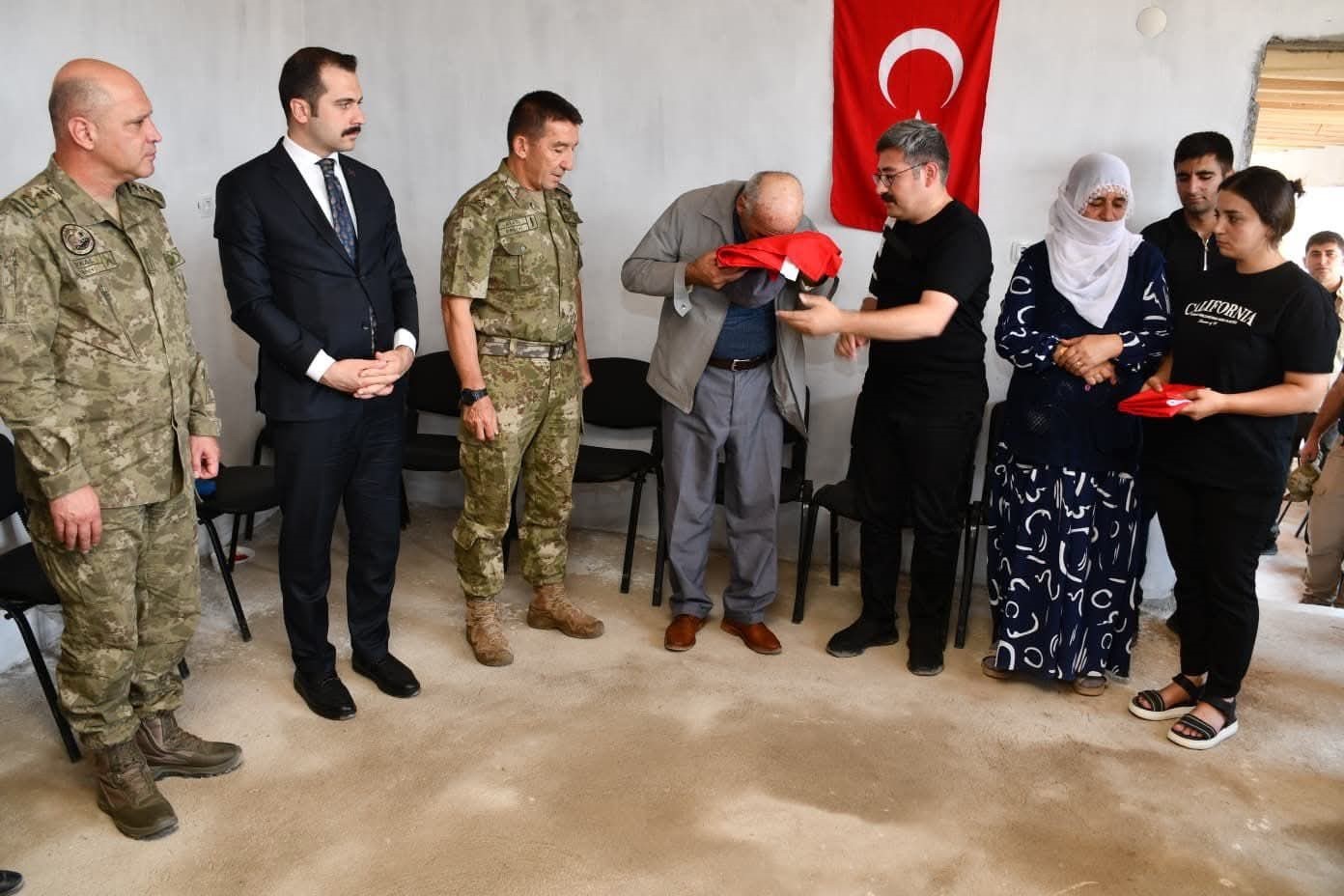 8. Kolordu Komutanı Atay’dan şehit ailesine ziyaret 