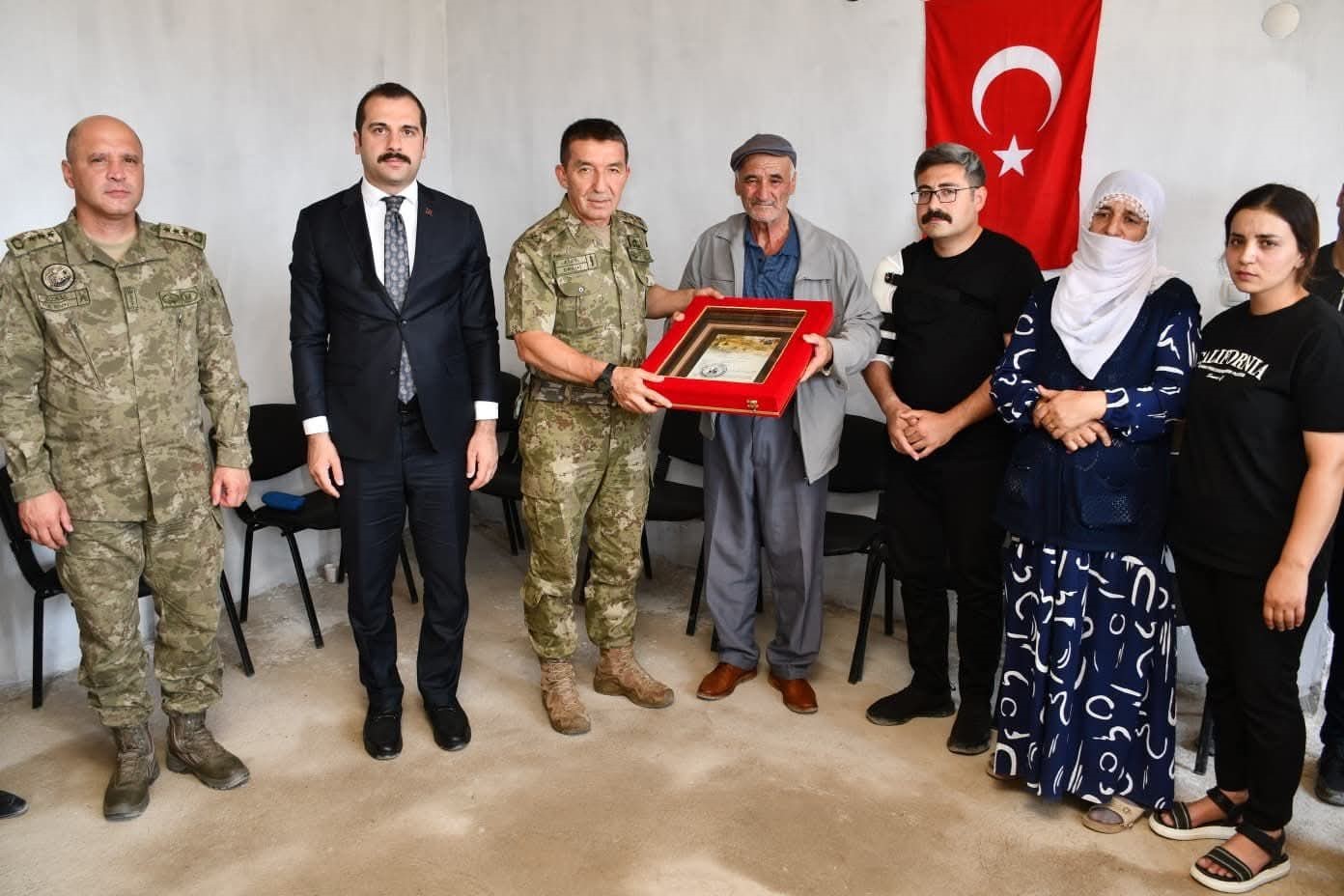 8. Kolordu Komutanı Atay’dan şehit ailesine ziyaret 