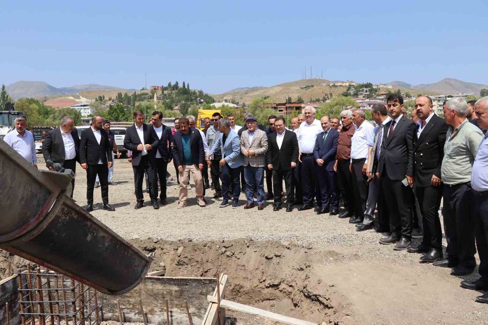 Oltu’da Kapalı Halk Pazarı’nın temeli atıldı 